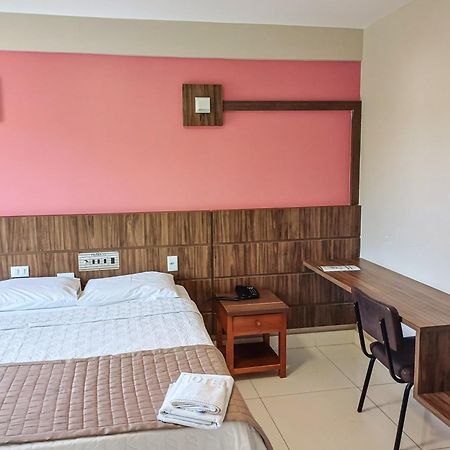 Piloes Palace Hotel Mineiros Ngoại thất bức ảnh