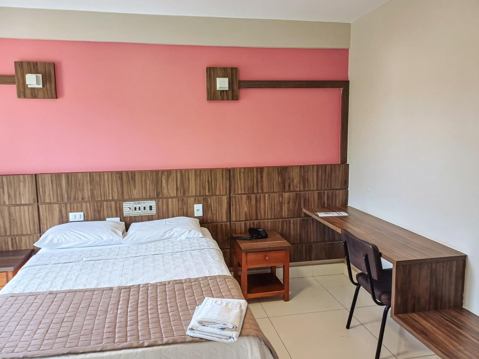 Piloes Palace Hotel Mineiros Ngoại thất bức ảnh