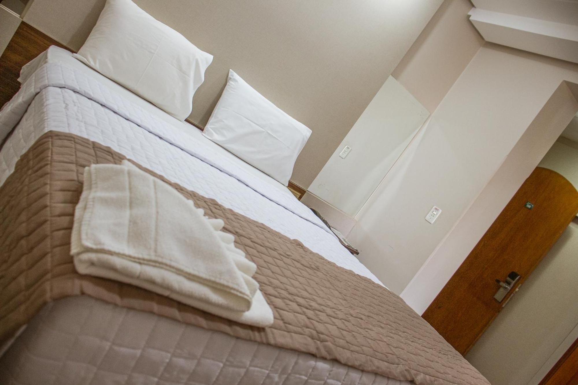 Piloes Palace Hotel Mineiros Ngoại thất bức ảnh