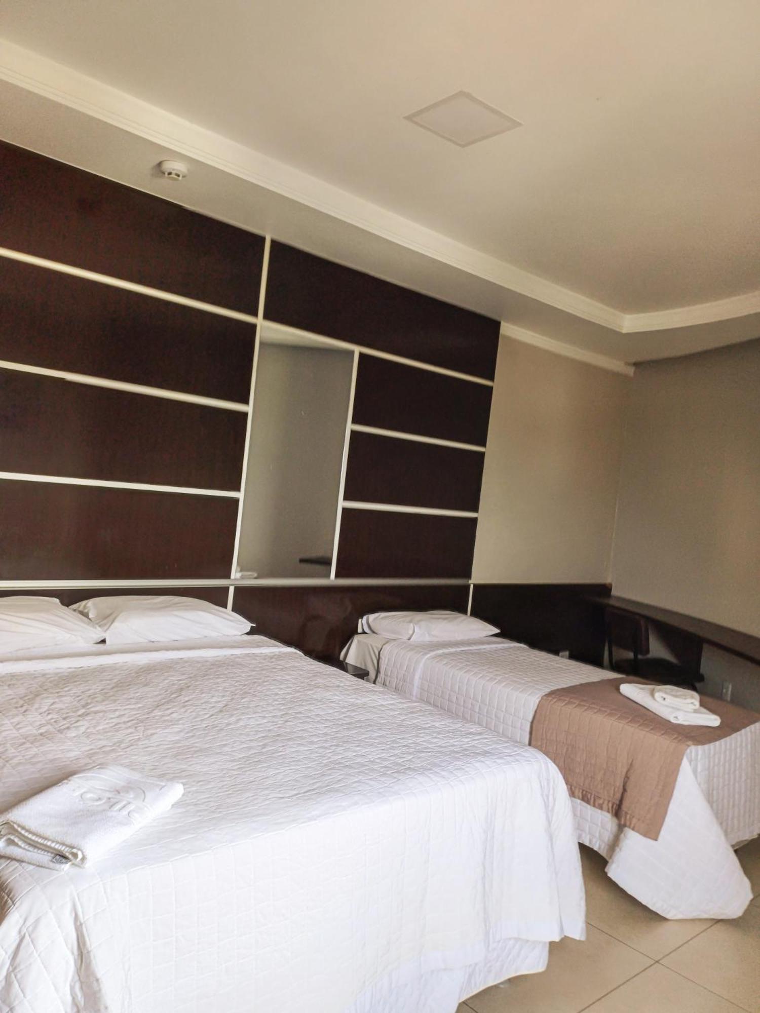 Piloes Palace Hotel Mineiros Ngoại thất bức ảnh