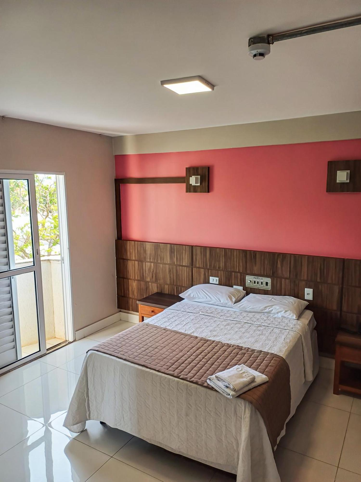 Piloes Palace Hotel Mineiros Ngoại thất bức ảnh