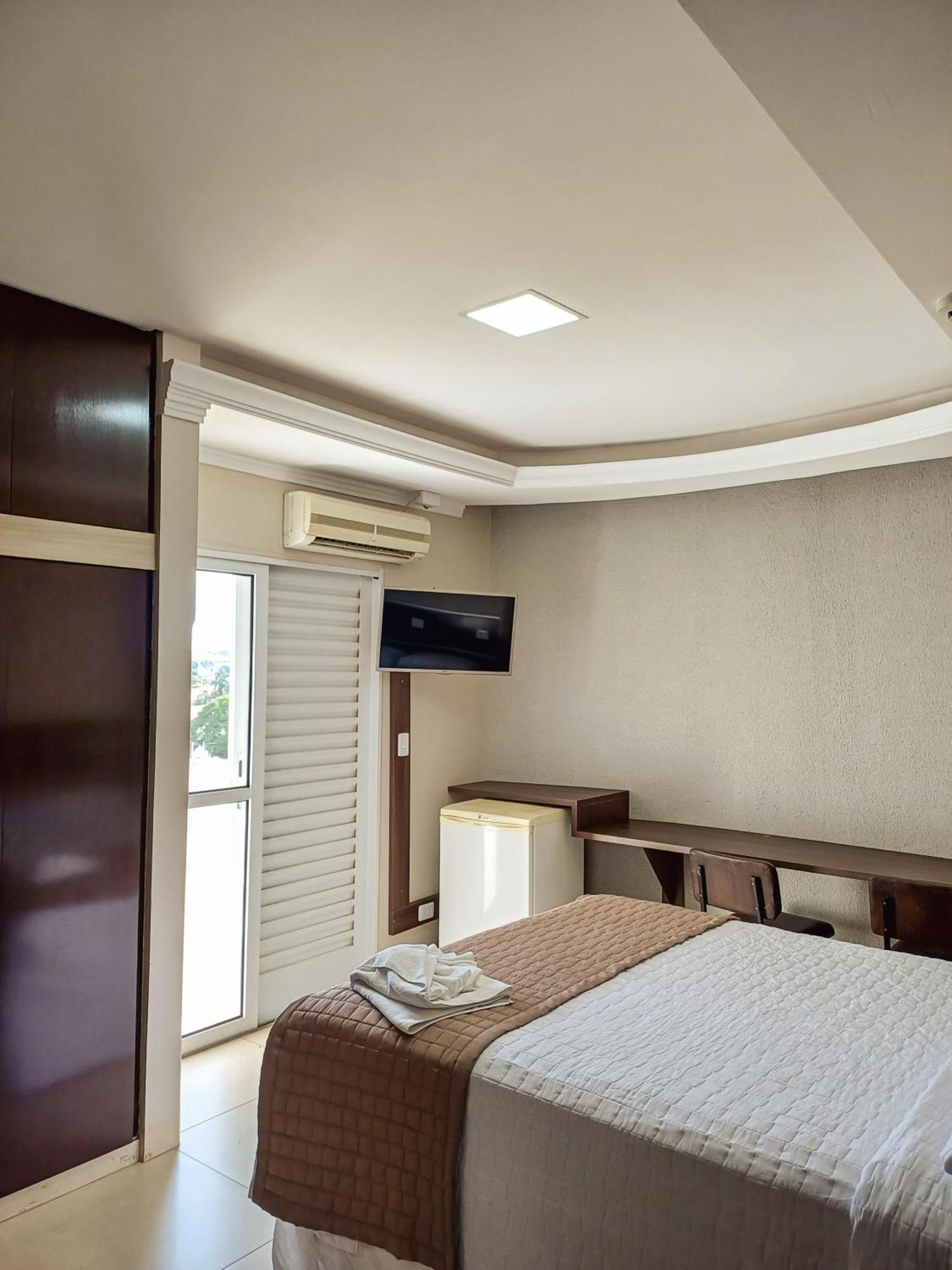 Piloes Palace Hotel Mineiros Ngoại thất bức ảnh