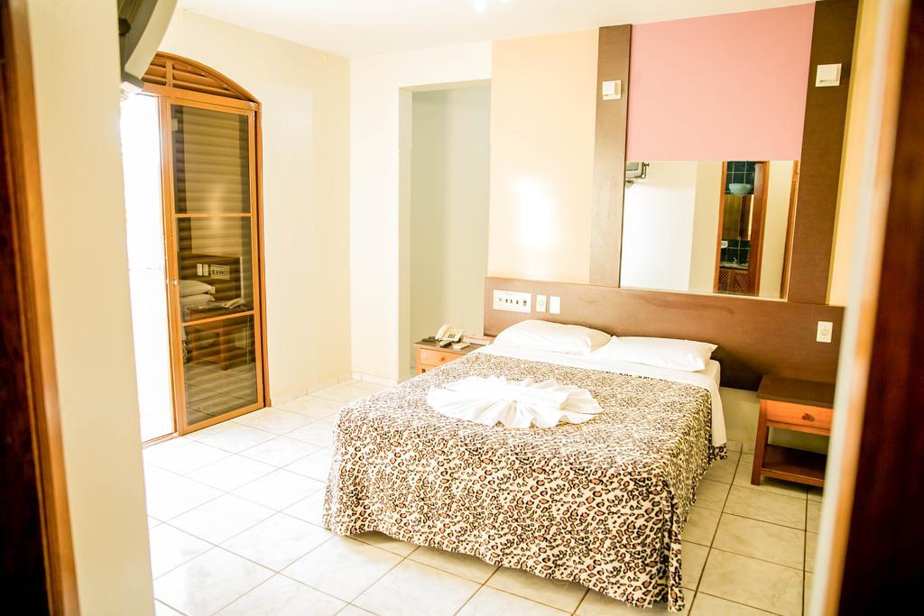 Piloes Palace Hotel Mineiros Phòng bức ảnh